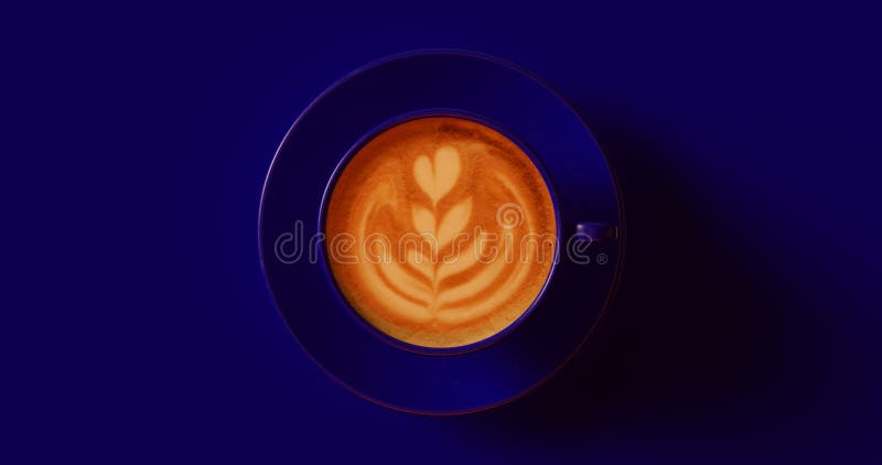 Dunkler Marine-Blau-Kaffeetasse-Cappuccino mit Strudel stock abbildung Dunkler Marine-Blau-Kaffeetasse-Cappuccino mit Strudel stock abbildung