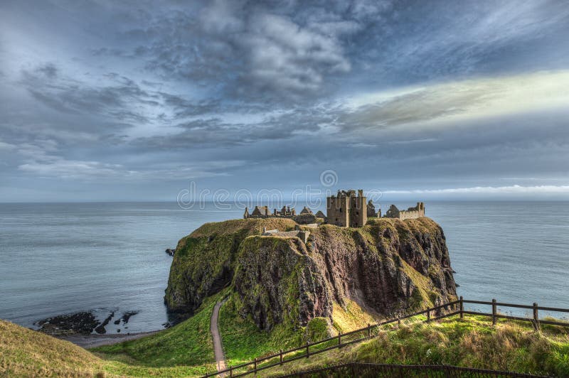 Dunnottar Castle in Schottland in der Nähe von Aberdeen - Vereinigtes Königreich lizenzfreies stockbild Dunnottar Castle in Schottland in der Nähe von Aberdeen - Vereinigtes Königreich lizenzfreies stockbild