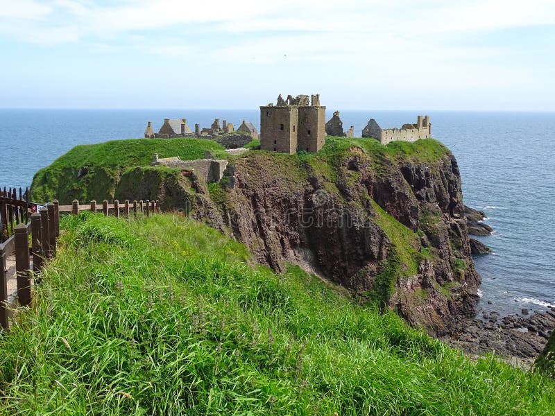 Dunnottar kasztel, Szkocja obraz stock. Obraz złożonej z ...