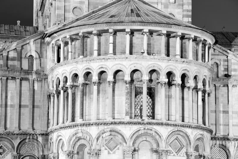 Duomo in Pisa by Nignt, Architectural Detail