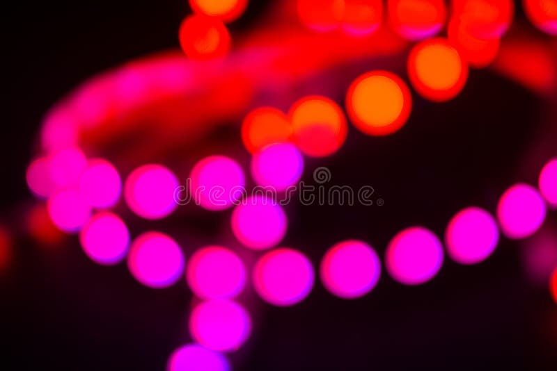 Duotone rewolucjonistka i purpurowi neonowi światła na czerni Abstrakcjonistycznej nocy zamazany tło zdjęcie royalty free Duotone rewolucjonistka i purpurowi neonowi światła na czerni Abstrakcjonistycznej nocy zamazany tło zdjęcie royalty free