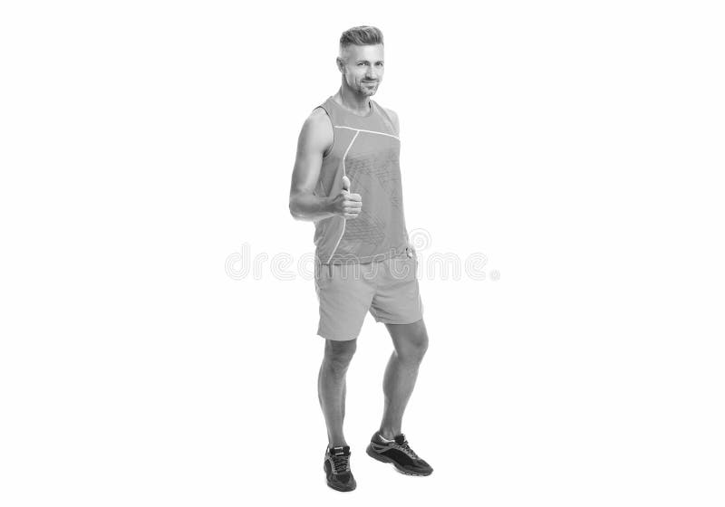 Duración completa del atleta. atleta positiva con vestimenta deportiva solo. el deportista masculino posando en estudio fotos de archivo libres de regalías