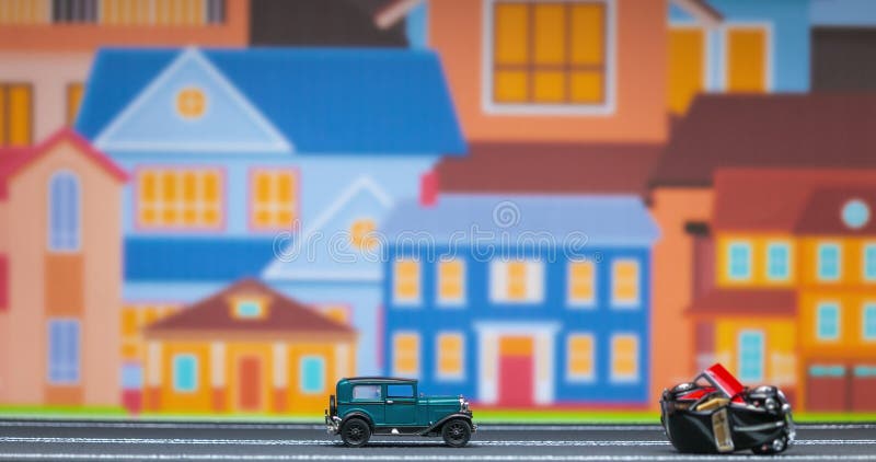 Durée d'un jouet bleu de voitures se déplaçant après un jouet brisé de voiture de la gauche pour redresser sur un modèle de route banque de vidéos