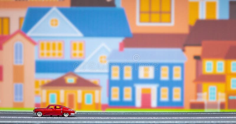 Durée d'un jouet rouge de voitures se déplaçant de droite à gauche sur un modèle de route avec un groupe de maisons colorées de ba banque de vidéos