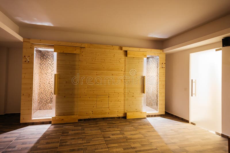 Dusche In Einer Turnhalle Stockfoto Bild Von Hahn Metallisch 59230772