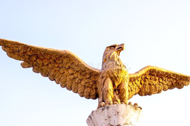 DUSHANBE, TAJIKISTAN - JULY 2, 2022: The statue of golden Brazen Eagle against the sky. stock photography DUSHANBE, TAJIKISTAN - JULY 2, 2022: The statue of golden Brazen Eagle against the sky. stock photography