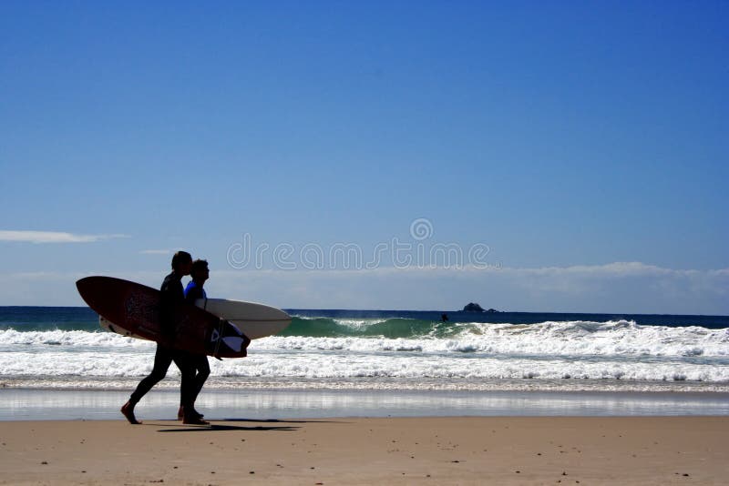 dusk surfers στοκ εικόνες με δικαίωμα ελεύθερης χρήσης dusk surfers στοκ εικόνες με δικαίωμα ελεύθερης χρήσης