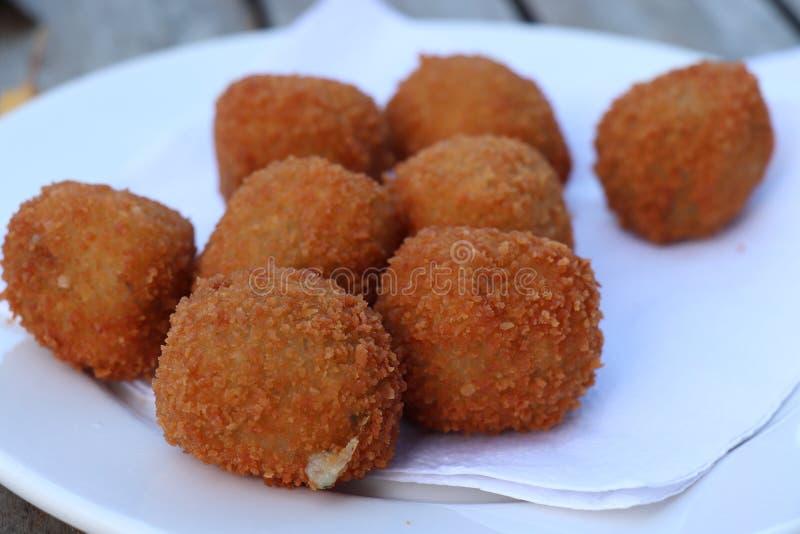 Dutch snack: Bitterballen with mustard