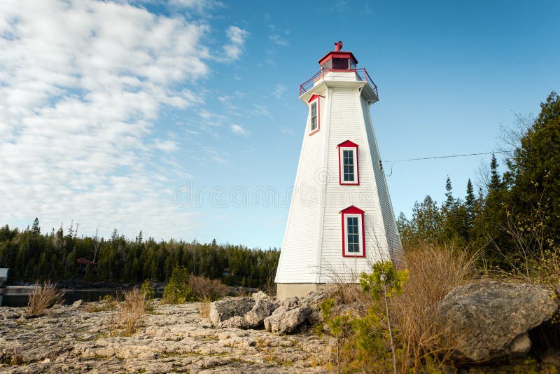 Duża balii latarnia morska w Tobermory, Ontario zdjęcie royalty free Duża balii latarnia morska w Tobermory, Ontario zdjęcie royalty free