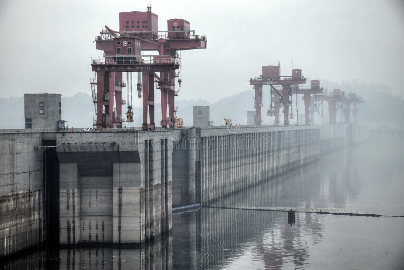 Duża Hydroelektryczna elektrownia w świacie - Trzy wąwozów tama na jangcy w Chiny