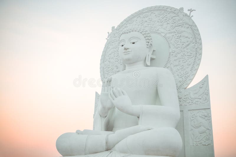 Duży Biały Buddha wizerunek w Saraburi, Tajlandia zdjęcie stock Duży Biały Buddha wizerunek w Saraburi, Tajlandia zdjęcie stock