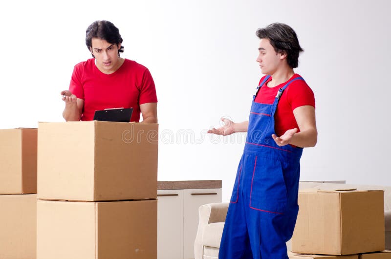 Dwa m?odego kontrahenta pracownika rusza si? osobistych nale?enia zdjęcia stock Dwa m?odego kontrahenta pracownika rusza si? osobistych nale?enia zdjęcia stock