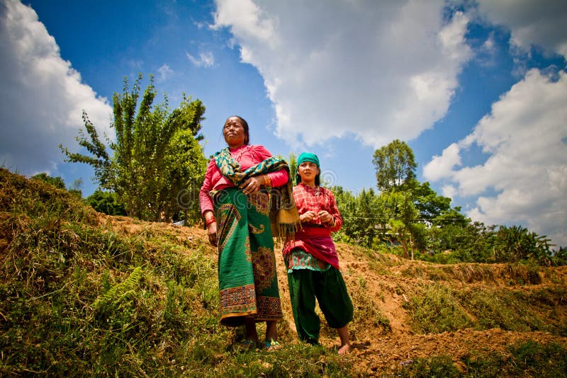 Dwa Nepalise kobiety Chhaimale wioska, 29km Kathmandu południe, Nepal zdjęcie stock Dwa Nepalise kobiety Chhaimale wioska, 29km Kathmandu południe, Nepal zdjęcie stock