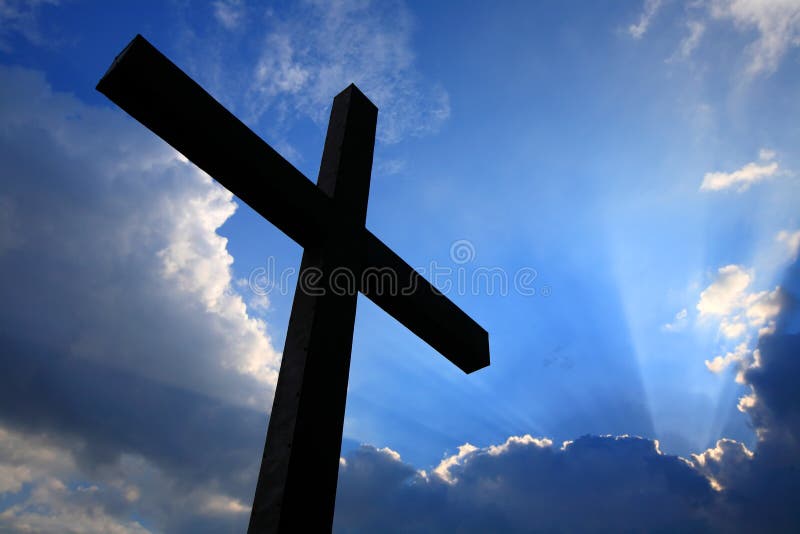 Dwars silhouet en de wolken stock afbeelding Dwars silhouet en de wolken stock afbeelding