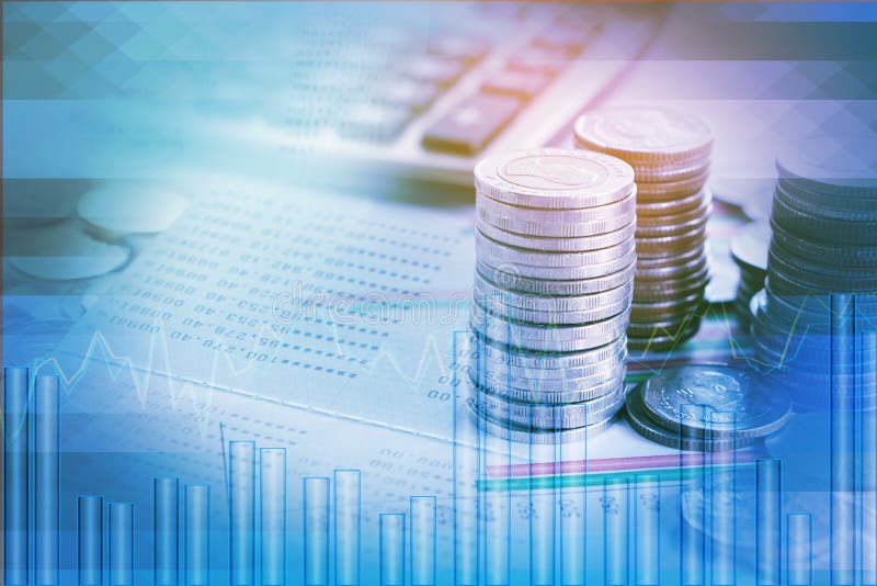 Dwoistego ujawnienia stos monety, pieniężny wykres, akcyjna mapa zdjęcia stock Dwoistego ujawnienia stos monety, pieniężny wykres, akcyjna mapa zdjęcia stock
