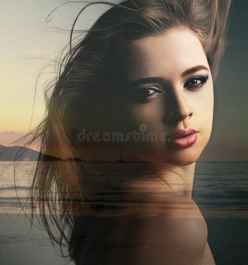 Dwoisty ujawnienie piękna makeup kobieta mieszał z zmierzchu natu fotografia royalty free Dwoisty ujawnienie piękna makeup kobieta mieszał z zmierzchu natu fotografia royalty free