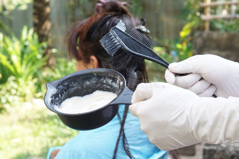 https://thumbs.dreamstime.com/b/dye-hair-home-change-color-closeup-hands-holds-black-brush-to-apply-cream-senior-asian-woman-outdoor-concept-269726985.jpg