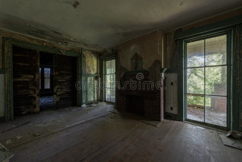Dygnsgårdar som övergivits från dynningtonmansion farmville virginia arkivbilder