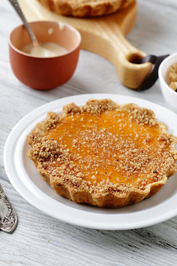 Dyniowy tarta z orzechami włoskimi zdjęcia stock Dyniowy tarta z orzechami włoskimi zdjęcia stock