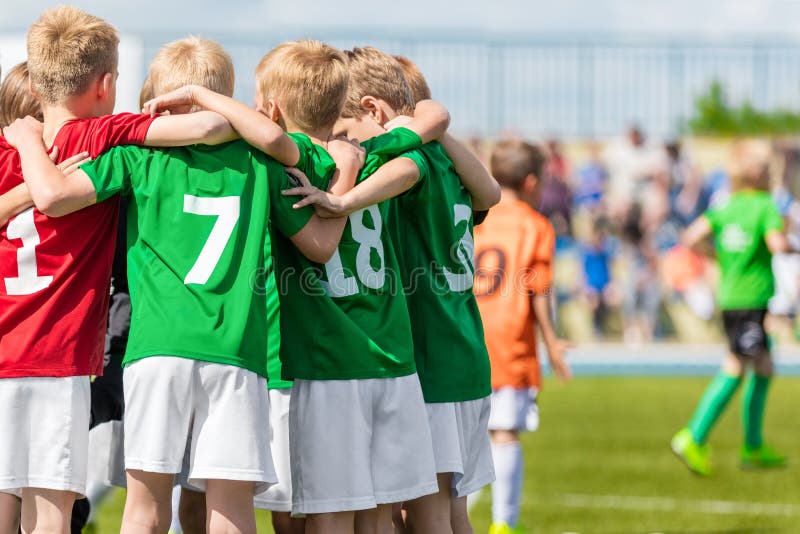 Dzieciak sztuki sporty Dziecko sportów drużyny Zlany Przygotowywający Bawić się grę zdjęcia stock Dzieciak sztuki sporty Dziecko sportów drużyny Zlany Przygotowywający Bawić się grę zdjęcia stock