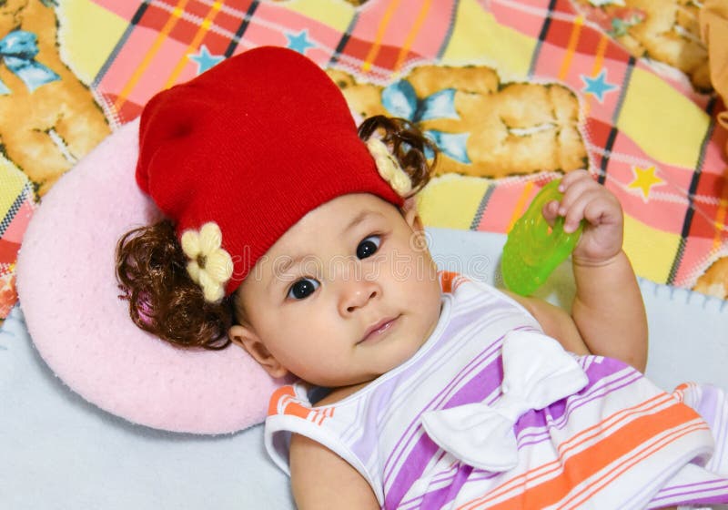 Dziecko czerwieni kapelusz zdjęcia royalty free