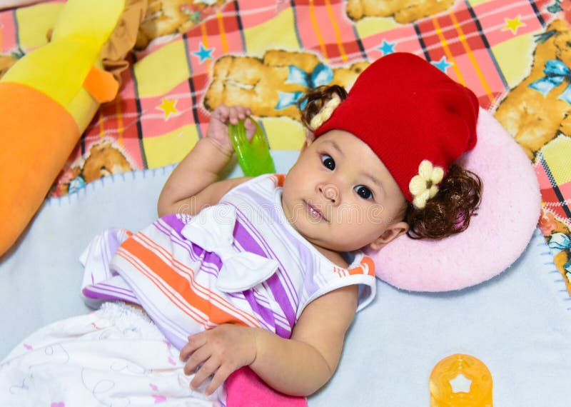 Dziecko czerwieni kapelusz zdjęcia royalty free