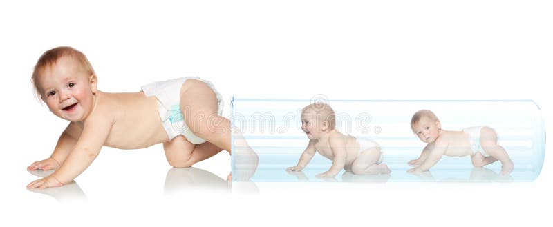 dziecko dostaje tubka tubki fotografia stock dziecko dostaje tubka tubki fotografia stock
