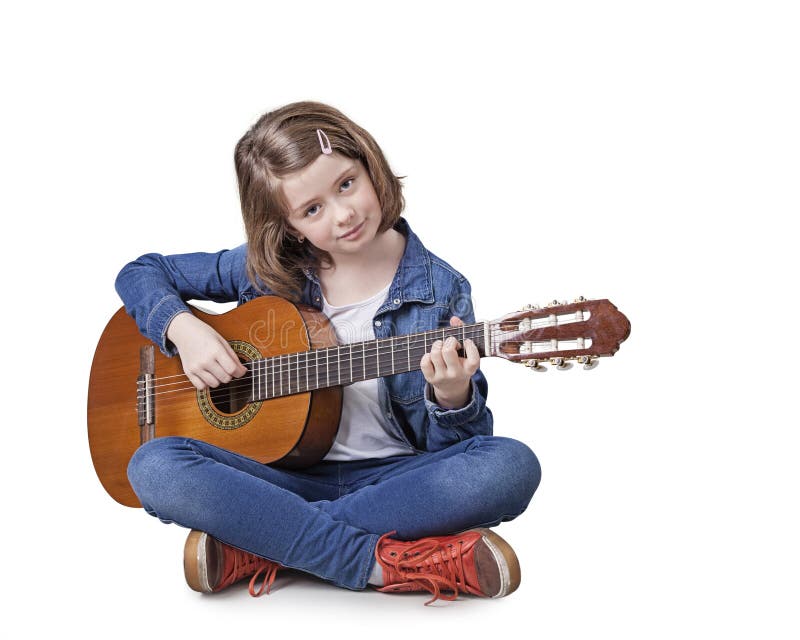 Dziewczyna bawić się gitarę obrazy royalty free