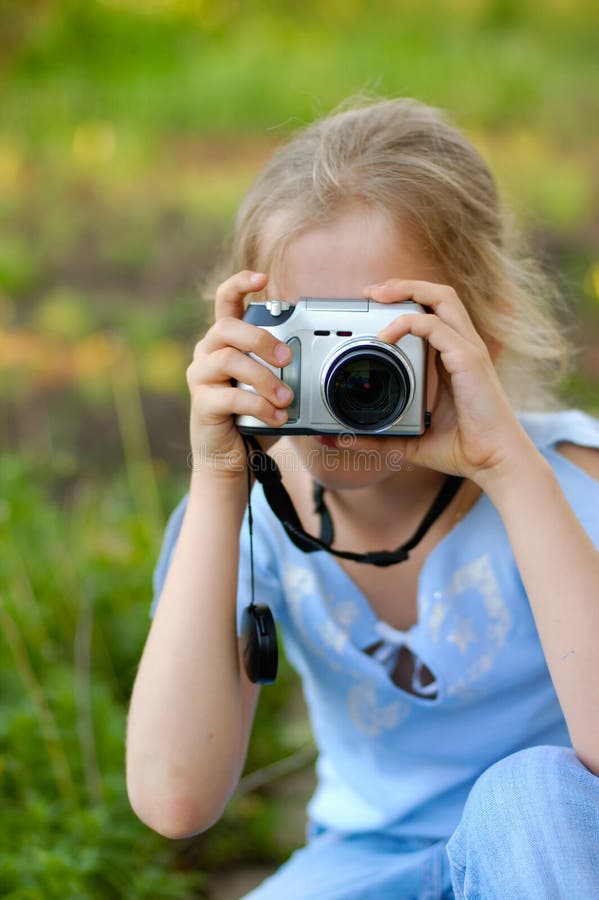 Dziewczyna fotografa young fotografia royalty free