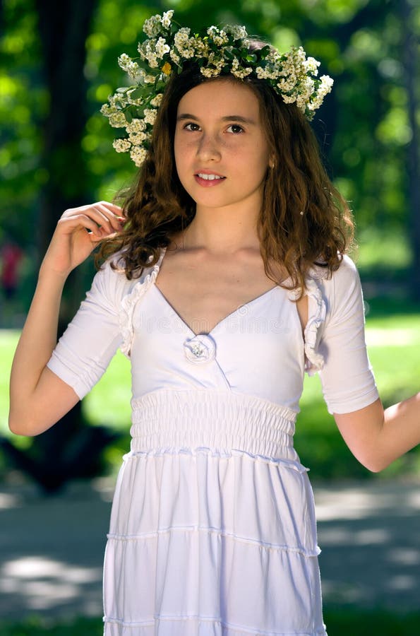 dziewczyna portret mały parkowy fotografia stock dziewczyna portret mały parkowy fotografia stock