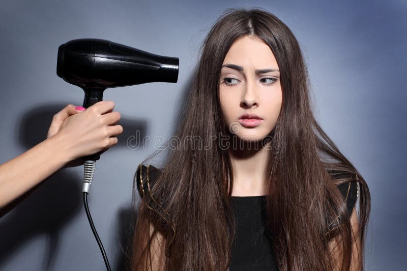 Dziewczyna z hairdryer fotografia stock Dziewczyna z hairdryer fotografia stock