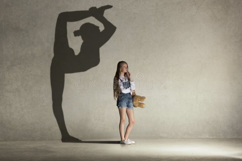 Dziewczynka marzy o gimnastyczka zawodzie Dzieciństwa pojęcie