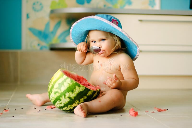 dziewczynki melonu woda zdjęcia stock dziewczynki melonu woda zdjęcia stock
