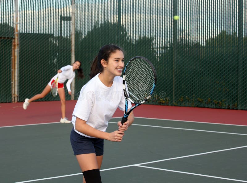 Dziewczyny i grał w tenisa