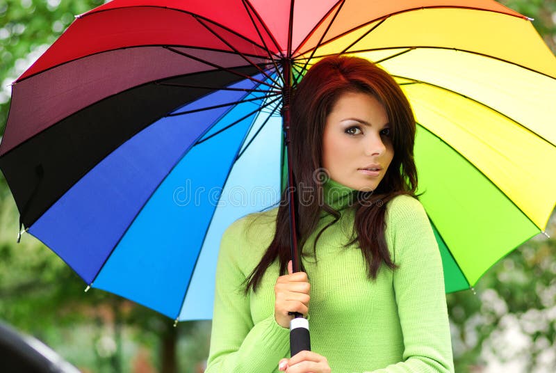 Dziewczyna lata z parasolem zdjęcie royalty free