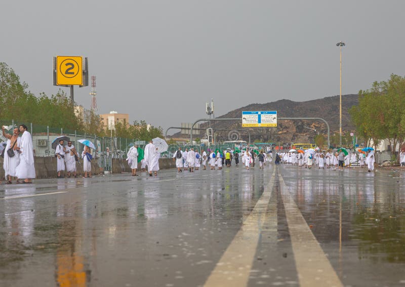 Dzień deszczowy w arafat hajj pielgrzymi występujący w hajj islam makkah saudi arabia sierpień 2019 obrazy stock