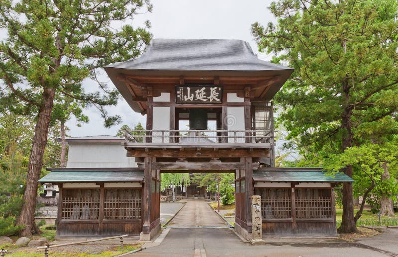 Dzwonkowa brama Naganobeyama Daisen świątynia, Omagari, Japonia zdjęcie stock Dzwonkowa brama Naganobeyama Daisen świątynia, Omagari, Japonia zdjęcie stock