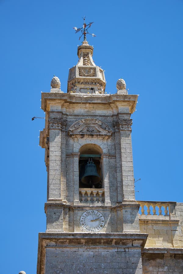 Dzwonkowy wierza Uczelniany kościół St Paul, Rabat, Malta obraz royalty free Dzwonkowy wierza Uczelniany kościół St Paul, Rabat, Malta obraz royalty free