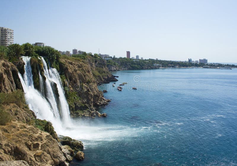Dden Vodopády sú skupinou vodopády v provincii Antalya, Turecko.