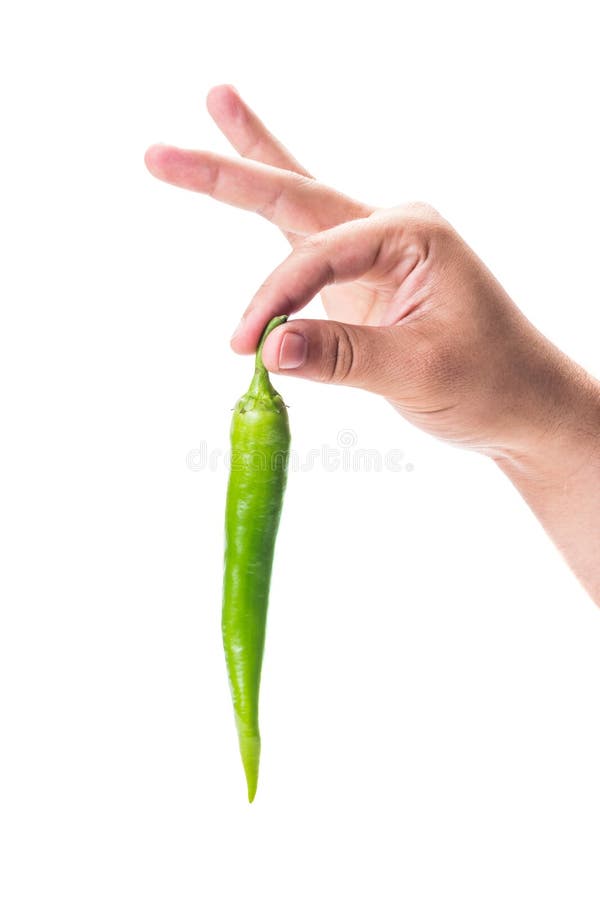 Dé sostener una pimienta picante verde por la cola fotografía de archivo
