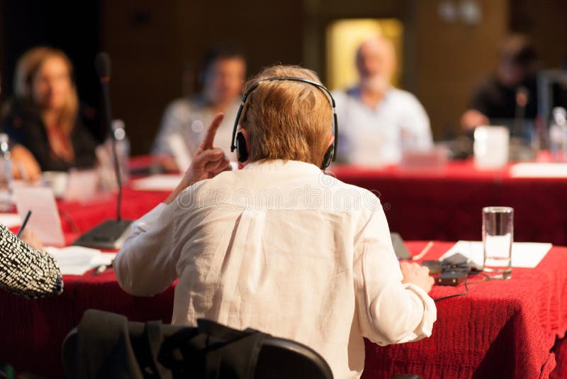 Débat passionné pendant la conférence photos stock Débat passionné pendant la conférence photos stock