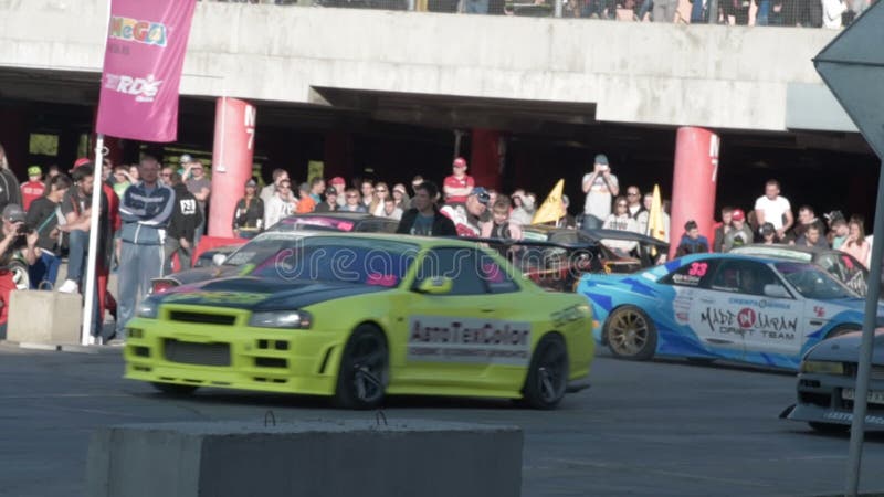 Débuts de course de voiture de sport banque de vidéos