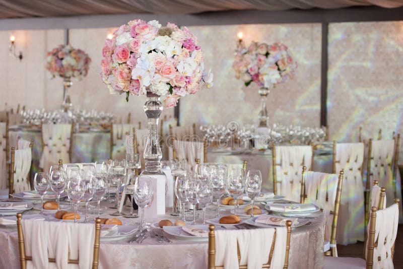 Décor de mariage dans le restaurant photos stock Décor de mariage dans le restaurant photos stock