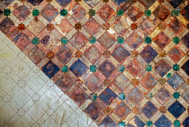 Décoration de mur de carreaux de céramique de cru photographie stock Décoration de mur de carreaux de céramique de cru photographie stock
