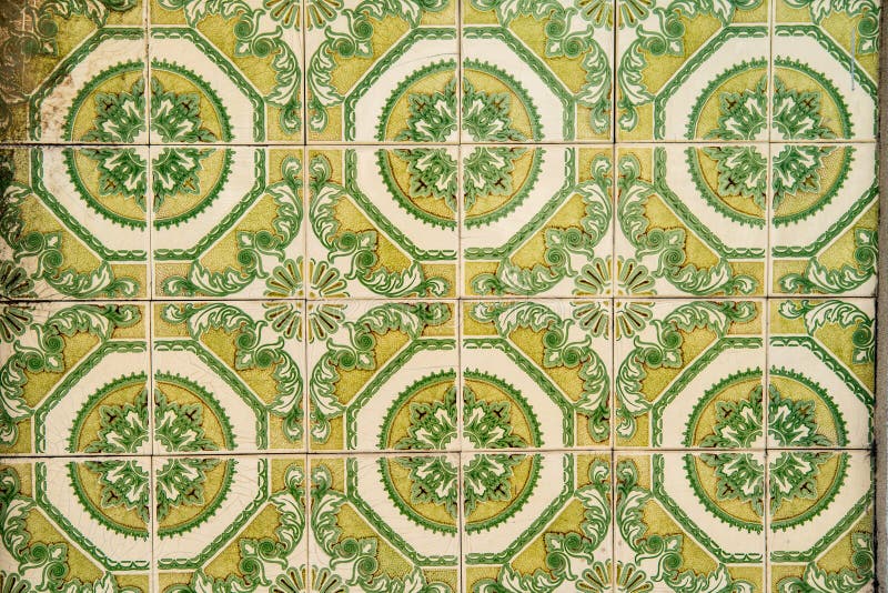 Décoration de mur de carreaux de céramique de cru Carreaux de céramique/mosaïques colorés photos libres de droits Décoration de mur de carreaux de céramique de cru Carreaux de céramique/mosaïques colorés photos libres de droits