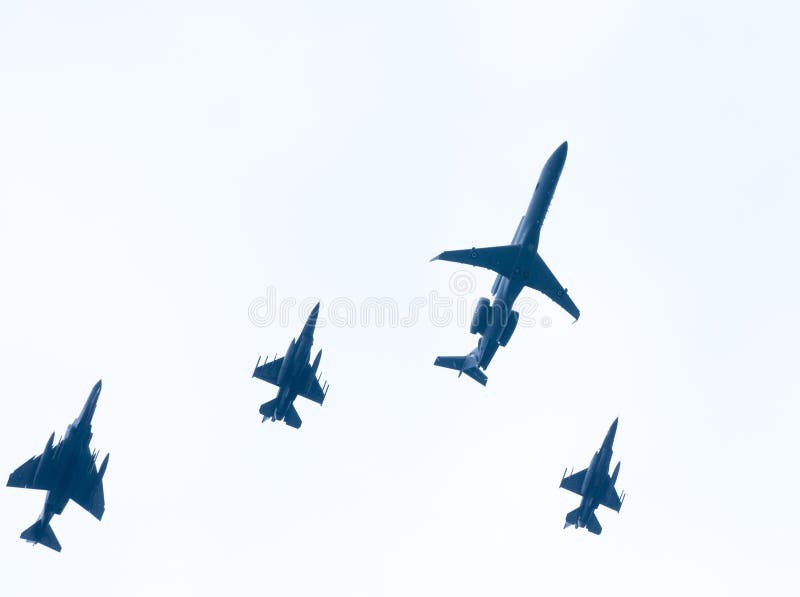 Défilé d'Ohi Day de technologie militaire d'air à Salonique photos stock Défilé d'Ohi Day de technologie militaire d'air à Salonique photos stock