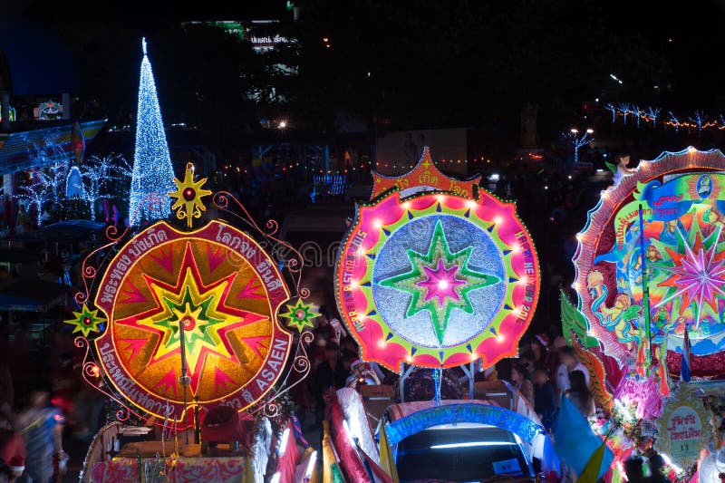 Défilé de festival d'étoile de Noël dans Sakhon Nakhon, Thaïlande photo stock Défilé de festival d'étoile de Noël dans Sakhon Nakhon, Thaïlande photo stock