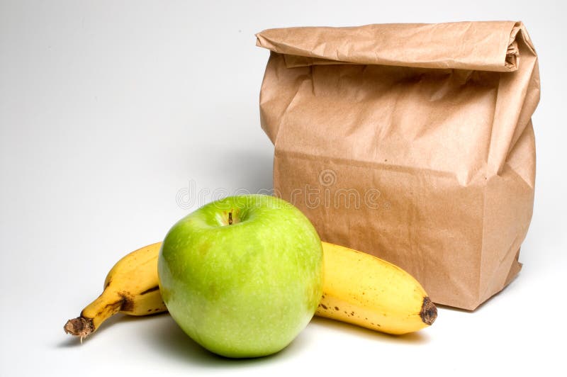Déjeuner de sac avec le fruit photographie stock libre de droits Déjeuner de sac avec le fruit photographie stock libre de droits