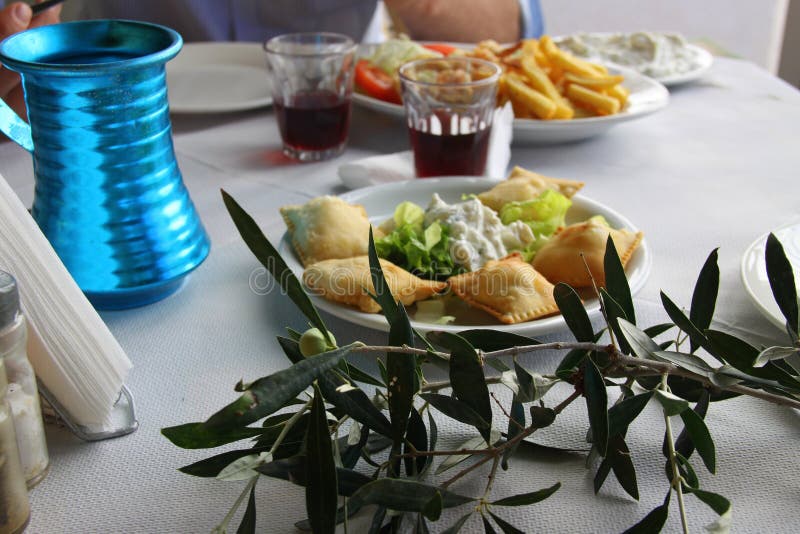 Déjeuner grec avec des olives photo stock Déjeuner grec avec des olives photo stock