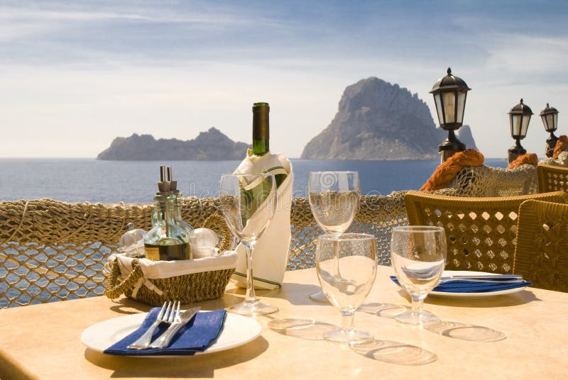 Déjeuner ou dîner de serie d'Ibiza